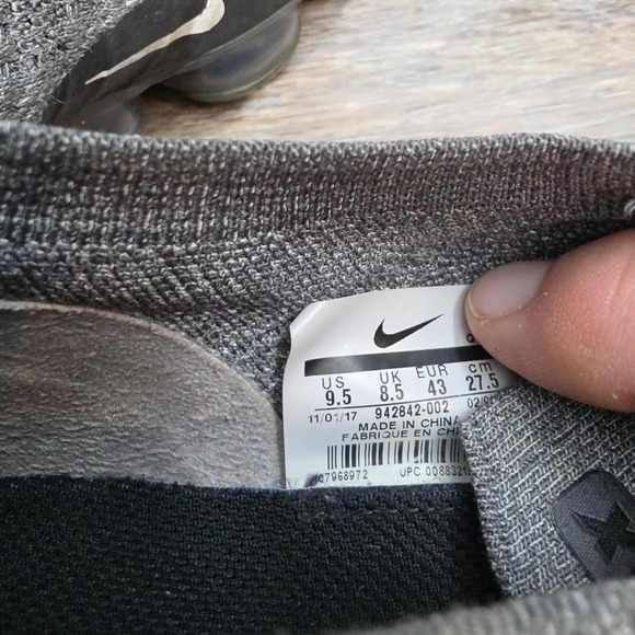 Nike Air VaporMax Flyknit 2 Wolf Grey Dark Grey Black Men's Size 9.5 942842-002 - Picture 12 of 12